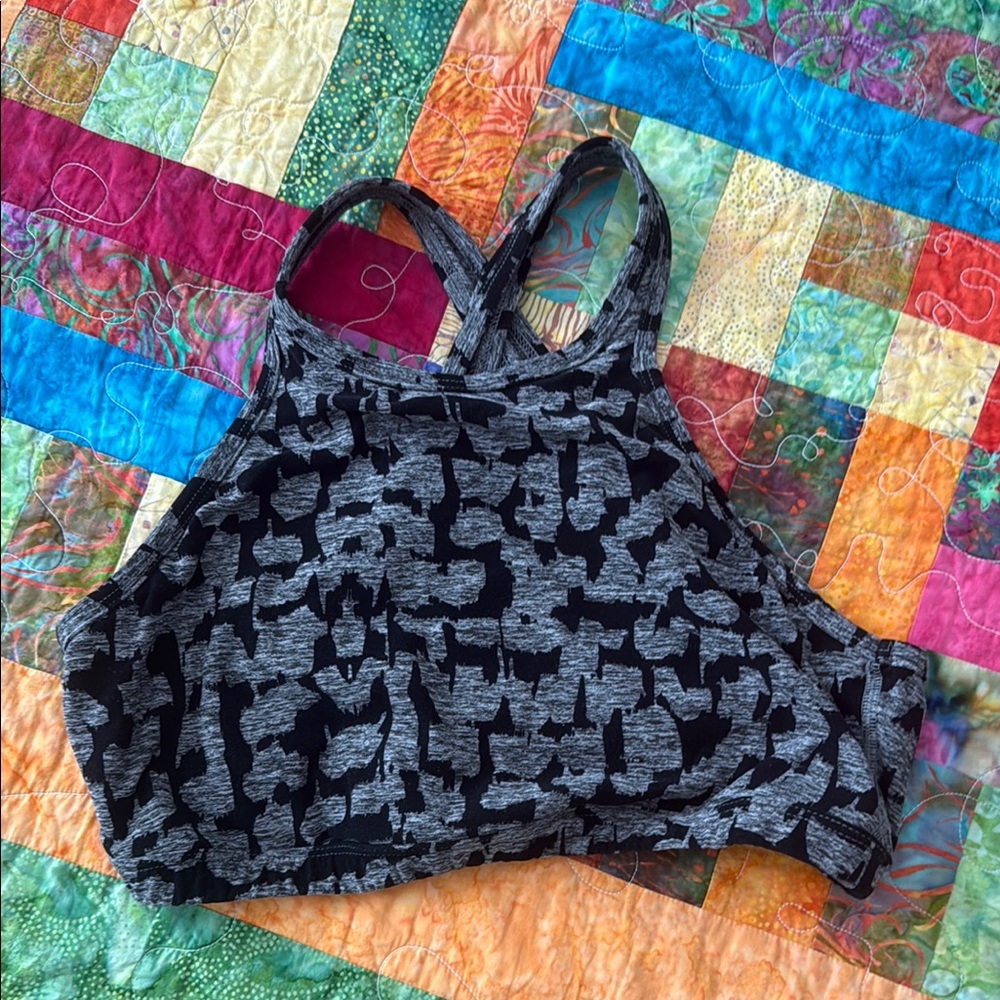 Beyond Yoga Black and Gray Patterned Sports Bra